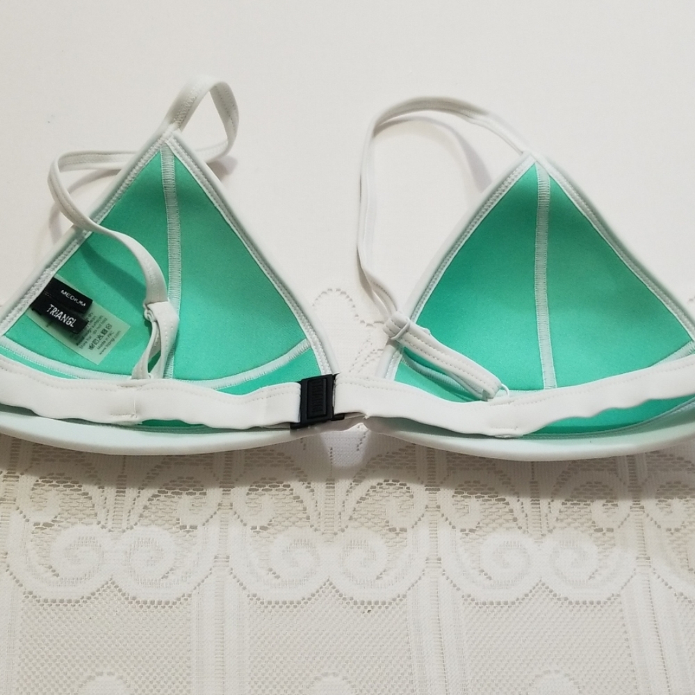 12T Triangl white textured bikini top. - Picture 2 of 4